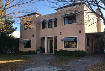 Casa en  Santa María De Los Olivos, Partido De Malvinas Argentinas