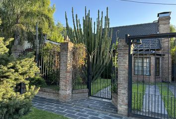 Casa en  Adrogué, Partido De Almirante Brown