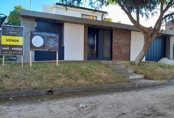 Casa en  Calle Presbítero Cipriano Berin 30, Colón, E3280, Entre Ríos, Arg