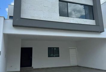 Casa en  Paseo Del Campanario, Los Cavazos, Santiago, Nuevo León, 67315, Mex