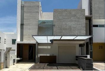 Casa en condominio en  Calle Senda Eterna 556-560, Milenio Tercera Sección, Santiago De Querétaro, Querétaro, 76060, Mex