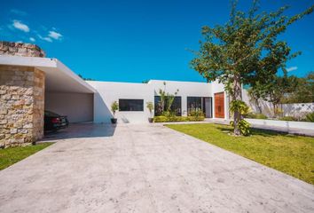 Casa en condominio en  Calle 16 25, Cholul, Mérida, Yucatán, 97305, Mex