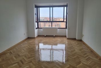 Apartamento en  Valdezarza, Madrid