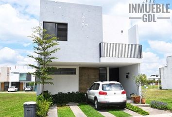 Casa en  La Venta Del Astillero, Zapopan, Jalisco