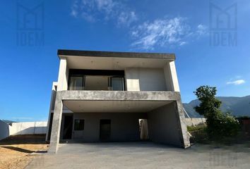 Casa en  Calle De Los González, Los Cavazos, Santiago, Nuevo León, 67318, Mex