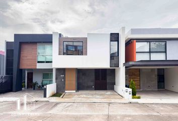 Casa en  Paseo Del Parque, Morelia, Michoacán De Ocampo, 58254, Mex