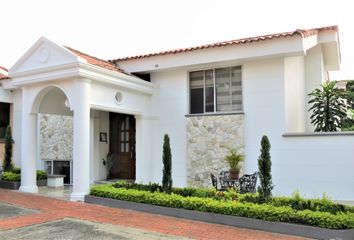 Casa en  Ciudad Jardín, Cali