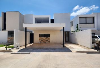 Casa en  Avenida 21, Mérida, Yucatán, 97305, Mex