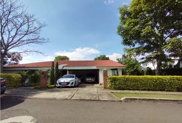 Casa en  Ciudad Jardín, Cali