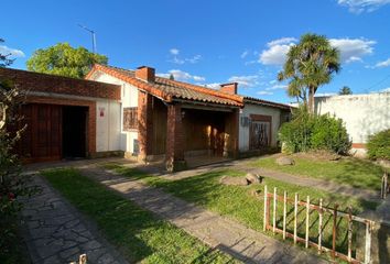 Casa en  Calle El Cedro 1022, González Catán, La Matanza, Provincia De Buenos Aires, Arg