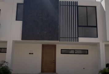 Casa en  Calle Secuoya, Alborada, Cancún, Benito Juárez, Quintana Roo, 77560, Mex