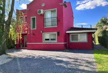 Casa en  Calle Juan De Garay 2052, Moreno, B1738, Provincia De Buenos Aires, Arg