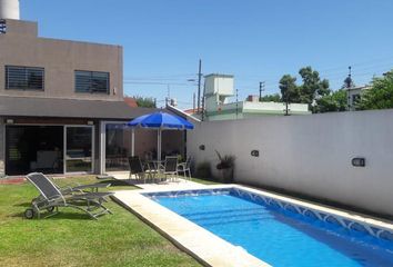 Casa en  Calle Iturri 1250, Merlo, B1716, Provincia De Buenos Aires, Arg