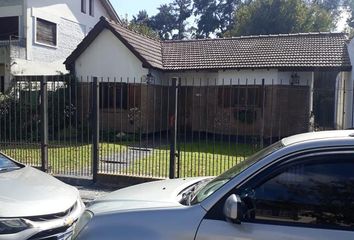 Casa en  Calle Virgen De La Guardia 166, Ituzaingó Centro, Ituzaingó, B1714, Provincia De Buenos Aires, Arg