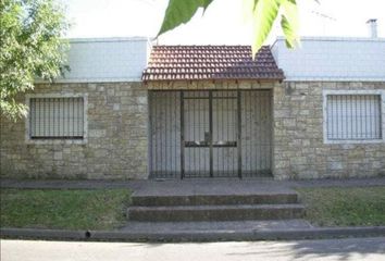 Casa en  Calle Manuel Prudan 1401-1499, Morón, Morán, B1712, Provincia De Buenos Aires, Arg