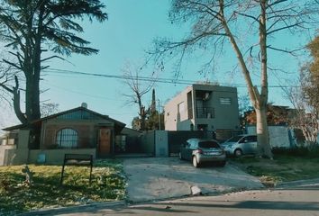 Casa en  Calle El Tordo 801-899, Ituzaingó Centro, Ituzaingó, B1714, Provincia De Buenos Aires, Arg