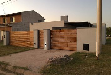 Casa en  Puerto Roldán, Roldán