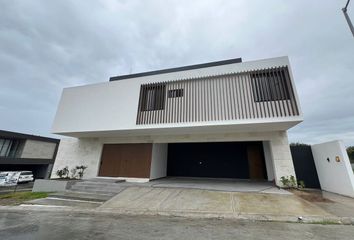 Casa en  El Yerbaniz, Santiago, Nuevo León, Mex