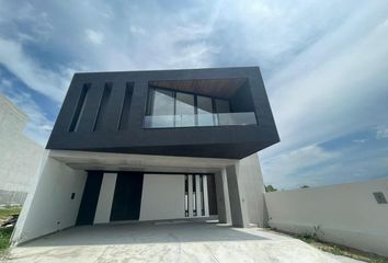 Casa en  El Yerbaniz, Santiago, Nuevo León, Mex