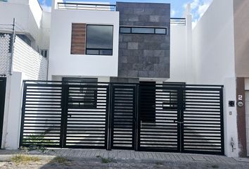 Casa en  Calle Sendero Del Retiro, Milenio Tercera Sección, Santiago De Querétaro, Querétaro, 76060, Mex