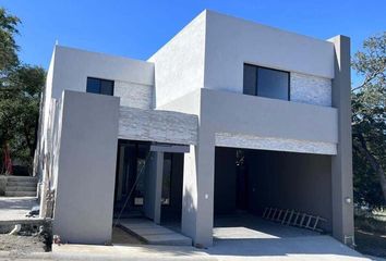 Casa en  Calle Iturbide, Santa Clara, Santiago, Nuevo León, 67328, Mex