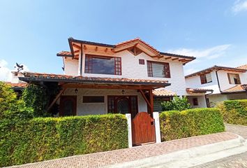 Casa en  Tumbaco, Quito