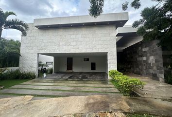 Casa en  Yucatan Country Club, Mérida, Yucatán, Mex