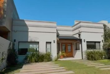 Casa en  Calle Rodriguez 2136, Bahía Blanca, B8000, Provincia De Buenos Aires, Arg