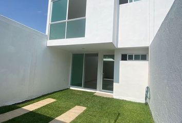 Casa en  Calle Guadalupe Juárez Allende, Bosques De Cuernavaca, Cuernavaca, Morelos, 62340, Mex