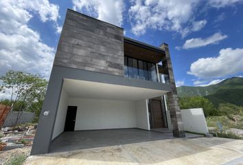 Casa en  Calle Ordoñez, El Yerbaniz, Santiago, Nuevo León, 67302, Mex