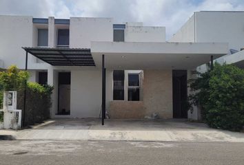 Casa en  Calle 3, Xcumpich, Mérida, Yucatán, 97203, Mex