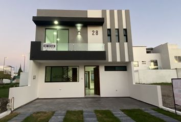 Casa en  Avenida 15 De Mayo, La Antigua Cementera, Heróica Puebla De Zaragoza, Puebla, 72023, Mex