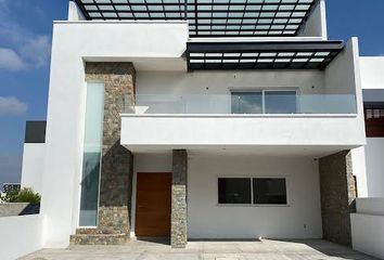 Casa en condominio en  Anillo Vial Fray Junípero Serra, Misión De Santiago, Querétaro, 76146, Mex