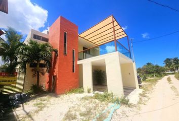 Casa en  Carretera Conkal - Chicxulub Puerto, Cholul, Mérida, Yucatán, 97305, Mex