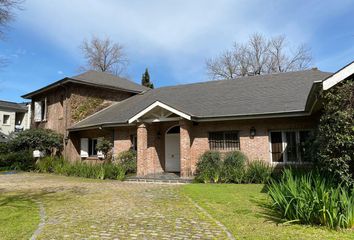 Casa en  Los Pingüinos, Partido De Ituzaingó