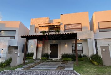 Casa en  Altozano El Nuevo Querétaro, Municipio De Querétaro