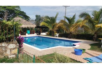 Villa-Quinta en  Anatolí, La Mesa