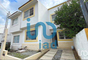 Casa en  Avenida Argentita 272, Jardines Del Pedregal, Tuxtla Gutiérrez, Chiapas, 29049, Mex