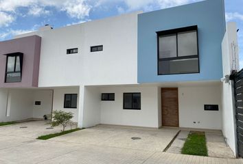 Casa en condominio en  Privada Arroyo, Tulipanes, La Tijera, Tlajomulco De Zúñiga, Jalisco, 45647, Mex