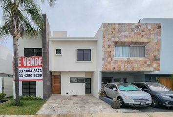 Casa en condominio en  Calle Paseo El Torreón 27-35, Hacienda Casa Fuerte, San Agustín, Tlajomulco De Zúñiga, Jalisco, 45646, Mex