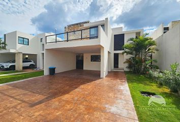 Casa en condominio en  Carretera Conkal - Chicxulub Puerto, Cholul, Mérida, Yucatán, 97305, Mex