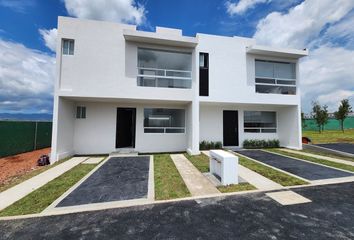 Casa en condominio en  Calle Pastor Velazquez Hernandez Oriente, Residencial Los Bosques, San Luis Mextepec, Zinacantepec, México, 51355, Mex