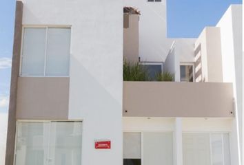 Casa en  Calle Ladera De Las Flores 8, Laderas De San Pedro, San Pedro Martír, Querétaro, 76117, Mex