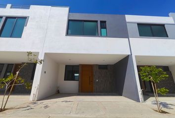 Casa en condominio en  Calle Talavera, Fraccionamiento Real Del Bosque, Zapopan, Jalisco, 45130, Mex