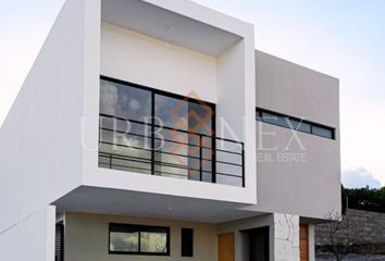 Casa en  Calle Flor De Pascua 18, San Juan Flor Del Bosque, Heroica Puebla De Zaragoza, Puebla, 72360, Mex