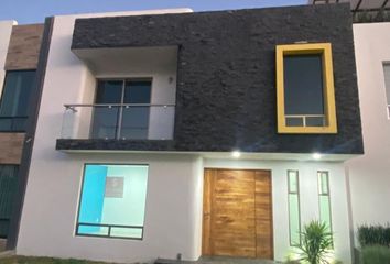 Casa en  Privada Valle Del Colibrí, Fraccionamiento Valle Del Sol, Pachuca De Soto, Hidalgo, 42082, Mex