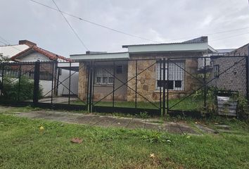 Casa en  Burzaco, Partido De Almirante Brown