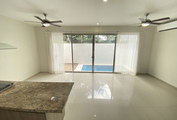 Casa en condominio en  Calle Arbolada Sur, Alborada, Cancún, Benito Juárez, Quintana Roo, 77560, Mex