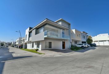 Casa en condominio en  Paseo De Los Crisantemos, Paseos Del Parque, Zapopan, Jalisco, 45010, Mex