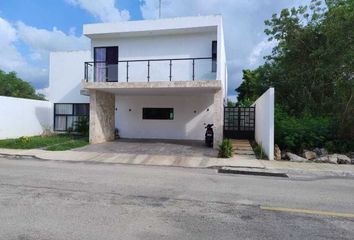 Casa en  Avenida Flamboyán, Conkal, Yucatán, 97347, Mex